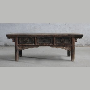 Bijzondere salontafel met Chinees houtsnijwerk